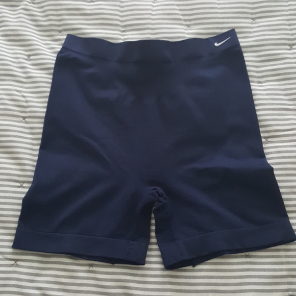 nike seamless shorts